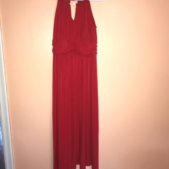 RED FORMAL DRESS - Picture 2 of 4